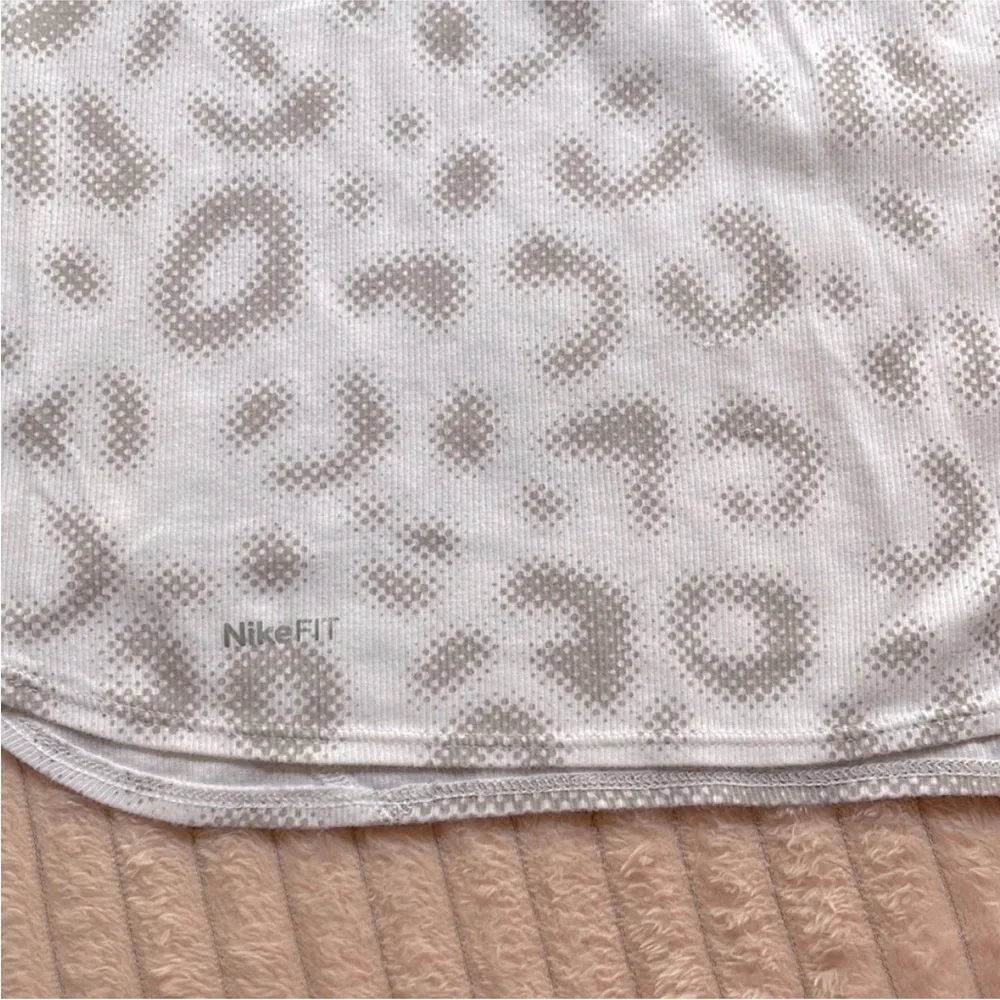 NIKE dry fit animal print white and grey tank top - Picture 3 of 4